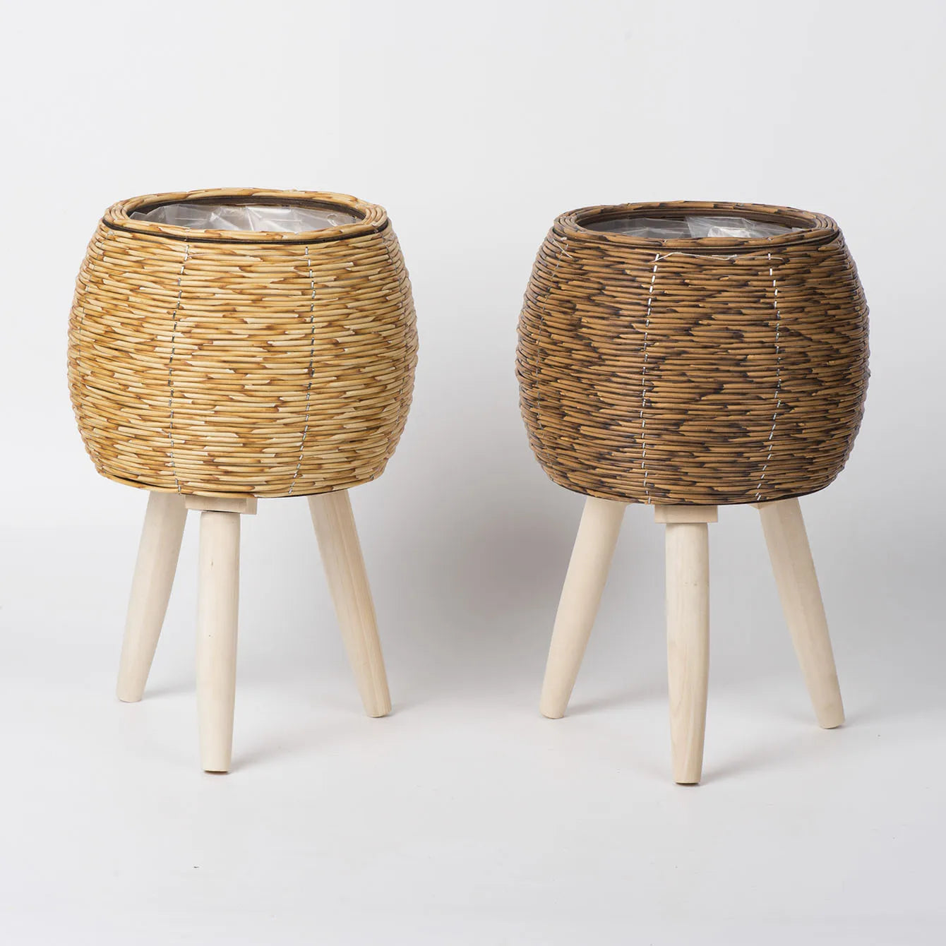 VelesRealm™ Rattan-Pflanzgefäß – Rustikale Holzbeine, Innenkorb